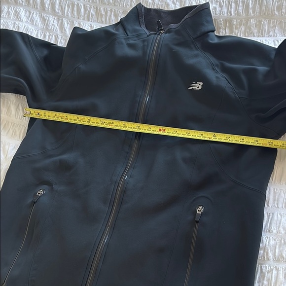 New Balance Black Lightweight Athletic Jacket - Picture 6 of 9